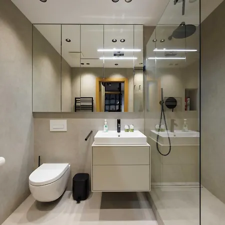 Luxury Center 2- Parking Included *